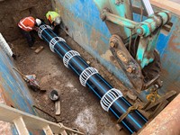 HD 50 Spacers On DN560 HDPE 560Mm OD Into A DN700 Mild Steel Pipe2